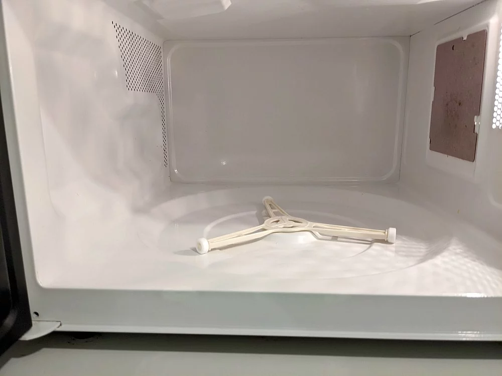 how to clean a scorched microwave